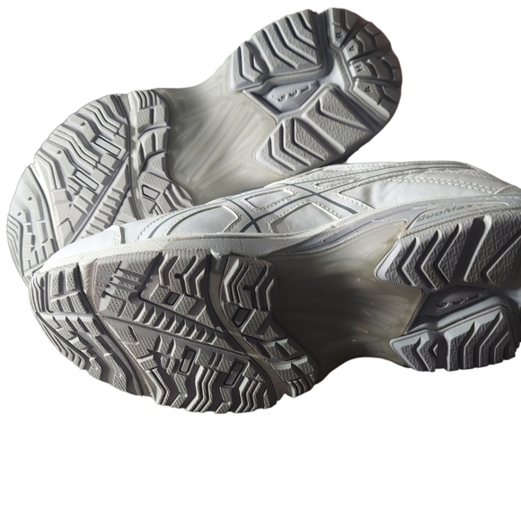 9 Asics white tennis shoes - Picture 7 of 7